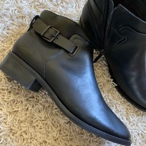 COPY - Uggs leather booties
